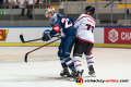 Emil Quaas (EHC Red Bull Muenchen) und Tibor Varga (HC05 Banska Bystrica) im CHL-Gruppenspiel EHC Red Bull Muenchen gegen den HC 05 Banska Bystrica (Slowakei).Foto: Heike Feiner/Eibner Pressefoto