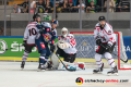 Jordon Southorn  (HC05 Banska Bystrica), Tyler Beskorowany (Torwart, HC05 Banska Bystrica) und Vladimir Mihalik (HC05 Banska Bystrica) verteidigen gegen Philip Gogulla (EHC Red Bull Muenchen) im CHL-Gruppenspiel EHC Red Bull Muenchen gegen den HC 05 Banska Bystrica (Slowakei).Foto: Heike Feiner/Eibner Pressefoto