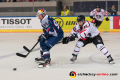 Maximilian Kastner (EHC Red Bull Muenchen) verfolgt von Marek Slovak (HC05 Banska Bystrica) im CHL-Gruppenspiel EHC Red Bull Muenchen gegen den HC 05 Banska Bystrica (Slowakei).Foto: Heike Feiner/Eibner Pressefoto