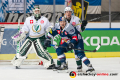 Maximilian Daubner (EHC Red Bull Muenchen) vor Markus Svensson (Torwart, Faerjestad BK Karlstad) und Sebastian Erixon (Faerjestad BK Karlstad) im Gruppenspiel der Champions Hockey League zwischen dem EHC Red Bull München und Färjestad Karlstad (Schweden) am 08.10..2019.