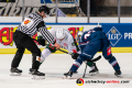 Gustav Rydahl (Faerjestad BK Karlstad) beim Bully mit Mads Christensen (EHC Red Bull Muenchen) im Gruppenspiel der Champions Hockey League zwischen dem EHC Red Bull München und Färjestad Karlstad (Schweden) am 08.10..2019.