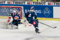 Daniel Fiessinger (Torwart, EHC Red Bull Muenchen) und Blake Parlett (EHC Red Bull Muenchen) im Viertelfinal-Rückspiel der Champions Hockey League zwischen dem EHC Red Bull München und Djurgarden IF Stockholm (Schweden) am 10.12.2019.