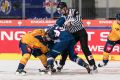 Bully zwischen Kalle Ostman (Djurgarden IF Stockholm) und Maximilian Kastner (EHC Red Bull Muenchen) im Viertelfinal-Rückspiel der Champions Hockey League zwischen dem EHC Red Bull München und Djurgarden IF Stockholm (Schweden) am 10.12.2019.