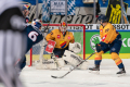 Karri Raemoe (Torwart, Djurgarden IF Stockholm) haelt den Schuss von Daryl Boyle (EHC Red Bull Muenchen) im Viertelfinal-Rückspiel der Champions Hockey League zwischen dem EHC Red Bull München und Djurgarden IF Stockholm (Schweden) am 10.12.2019.