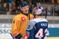 Marcus Hoegstroem (Djurgarden IF Stockholm) und Yasin Ehliz (EHC Red Bull Muenchen) im Viertelfinal-Rückspiel der Champions Hockey League zwischen dem EHC Red Bull München und Djurgarden IF Stockholm (Schweden) am 10.12.2019.