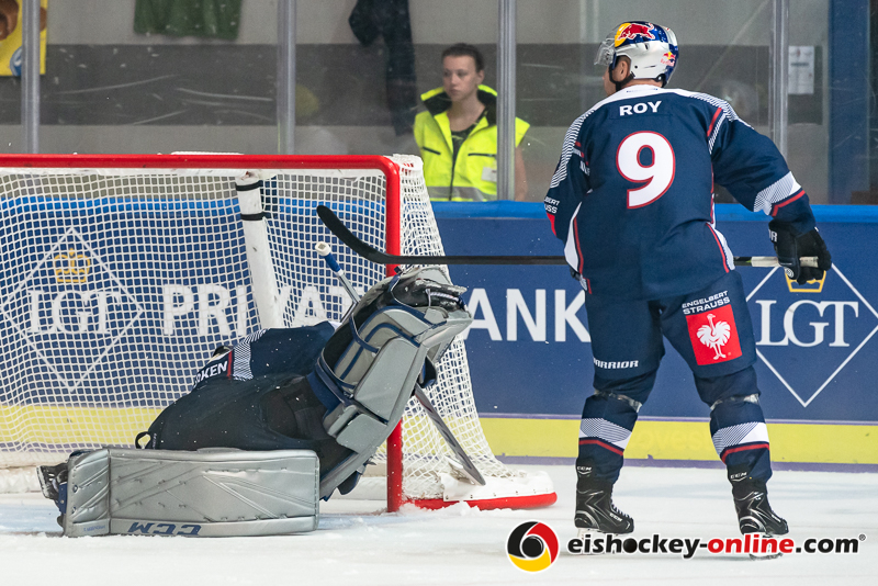 Danny aus den Birken (Torwart, EHC Red Bull Muenchen) und Derek Roy (EHC Red Bull Muenchen) im Gruppenspiel der Champions Hockey League zwischen dem EHC Red Bull München und dem HC Ambri-Piotta (Schweiz) am 29.08.2019.