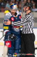 Ein Linesman beruhigt Trevor Parkes (EHC Red Bull Muenchen) im Gruppenspiel der Champions Hockey League zwischen dem EHC Red Bull München und dem HC Ambri-Piotta (Schweiz) am 29.08.2019.