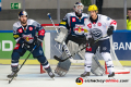 Daryl Boyle (EHC Red Bull Muenchen) und Danny aus den Birken (Torwart, EHC Red Bull Muenchen) gegen Giacomo Dal Pian (HC Ambri-Piotta) im Gruppenspiel der Champions Hockey League zwischen dem EHC Red Bull München und dem HC Ambri-Piotta (Schweiz) am 29.08.2019.