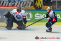 Daniel Manzato (Torwart, HC Ambri-Piotta) und Maximilian Kastner (EHC Red Bull Muenchen) im Gruppenspiel der Champions Hockey League zwischen dem EHC Red Bull München und dem HC Ambri-Piotta (Schweiz) am 29.08.2019.