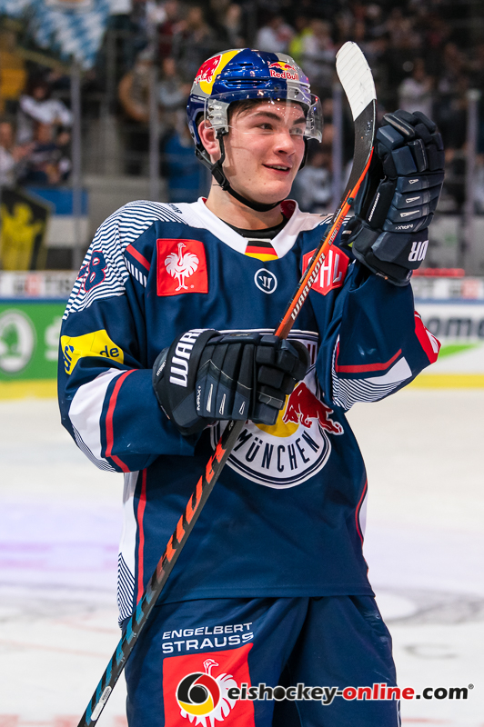 Justin Schuetz (EHC Red Bull Muenchen) nach dem Achtelfinal-Rückspiel der Champions Hockey League zwischen dem EHC Red Bull München und Yunost Minsk (Weißrussland) am 20.11.2019.