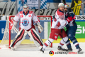 Igor Brikun (Torwart, Yunost Minsk) und Artyom Lesnikov (Yunost Minsk) gegen Yasin Ehliz (EHC Red Bull Muenchen) im Achtelfinal-Rückspiel der Champions Hockey League zwischen dem EHC Red Bull München und Yunost Minsk (Weißrussland) am 20.11.2019.