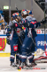 John Jason Peterka (EHC Red Bull Muenchen) wird von den Mannschaftskollegen zu seinem Treffer zum 4:0 beglueckwuenscht im Achtelfinal-Rückspiel der Champions Hockey League zwischen dem EHC Red Bull München und Yunost Minsk (Weißrussland) am 20.11.2019.