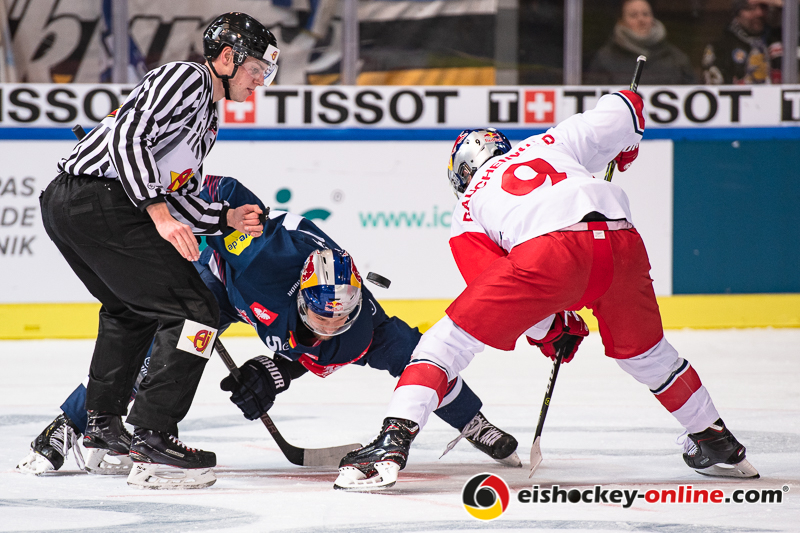 Patrick Hager (EHC Red Bull Muenchen) beim Bully mit Alexander Rauchenwald (EC Red Bull Salzburg) im Halbfinal-Hinspiel der Champions Hockey League zwischen dem EHC Red Bull München und dem EC Red Bull Salzburg (Österreich) am 08.01.2019.