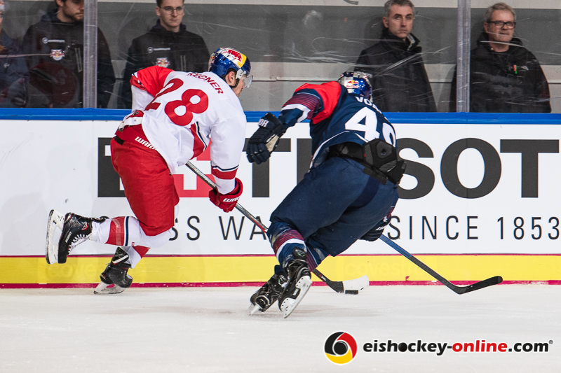 Mark Voakes (EHC Red Bull Muenchen) gegen Brent Regner (EC Red Bull Salzburg) im Halbfinal-Hinspiel der Champions Hockey League zwischen dem EHC Red Bull München und dem EC Red Bull Salzburg (Österreich) am 08.01.2019.
