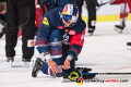 Sort für festen Sitz des Schuhwerks: Yasin Ehliz (EHC Red Bull Muenchen) im Halbfinal-Hinspiel der Champions Hockey League zwischen dem EHC Red Bull München und dem EC Red Bull Salzburg (Österreich) am 08.01.2019.