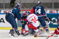 Konrad Abeltshauser (EHC Red Bull Muenchen) verteidigt mit Justin Shugg (EHC Red Bull Muenchen) gegen Ryan Duncan (EC Red Bull Salzburg) im Halbfinal-Hinspiel der Champions Hockey League zwischen dem EHC Red Bull München und dem EC Red Bull Salzburg (Österreich) am 08.01.2019.