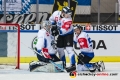 Sven Senteler (EV Zug)  und Fabian Schnyder (EV Zug) vor dem Tor von Tobias Stephan (Torwart, EV Zug) im Achtelfinal-Hinspiel der Champions Hockey League zwischen dem EHC Red Bull München und dem EV Zug (Schweiz) am 06.11.2018.