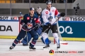 Andrew Bodnarchuk (EHC Red Bull Muenchen)  und Carl Klingberg (EV Zug) vor dem Tor von Danny aus den Birken (Torwart, EHC Red Bull Muenchen) im Achtelfinal-Hinspiel der Champions Hockey League zwischen dem EHC Red Bull München und dem EV Zug (Schweiz) am 06.11.2018.