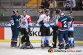 Breakdance oder Eishockey - Frank Mauer (EHC Red Bull Muenchen), Jesse Zgraggen (EV Zug), Yannick-Lennart Albrecht (EV Zug), Andrew Bodnarchuk (EHC Red Bull Muenchen) und Dominic Lammer (EV Zug)  im Achtelfinal-Hinspiel der Champions Hockey League zwischen dem EHC Red Bull München und dem EV Zug (Schweiz) am 06.11.2018.