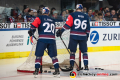 Tobias Eder (EHC Red Bull Muenchen) und Andreas Eder (EHC Red Bull Muenchen) beim Pucksammeln im Warmup vor dem Halbfinal-Rückspiel der Champions Hockey League zwischen dem EC Red Bull Salzburg (Österreich) und dem EHC Red Bull München am 16.01.2019.