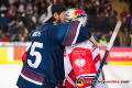 Shakehands zwischen Kevin Reich (Torwart, EHC Red Bull Muenchen) und Daniel Jakubitzka (EC Red Bull Salzburg) im Halbfinal-Rückspiel der Champions Hockey League zwischen dem EC Red Bull Salzburg (Österreich) und dem EHC Red Bull München am 16.01.2019.