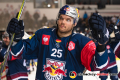 Derek Joslin (EHC Red Bull Muenchen) beim Feiern nach dem Sieg im Halbfinal-Rückspiel der Champions Hockey League zwischen dem EC Red Bull Salzburg (Österreich) und dem EHC Red Bull München am 16.01.2019.