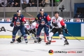 Yasin Ehliz (EHC Red Bull Muenchen), Trevor Parkes (EHC Red Bull Muenchen) und Johan Olofsson (Malmoe Redhawks) vor dem Tor von Christopher Nilstorp (Torwart, Malmoe Redhawks) im Viertelfinal-Hinspiel der Champions Hockey League zwischen dem EHC Red Bull München und den Malmö Redhawks (Schweden) am 04.12.2018.