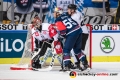 Christopher Nilstorp (Torwart, Malmoe Redhawks) und Tobias Ekberg (Malmoe Redhawks) gegen Ryan Button (EHC Red Bull Muenchen) im Viertelfinal-Hinspiel der Champions Hockey League zwischen dem EHC Red Bull München und den Malmö Redhawks (Schweden) am 04.12.2018.