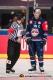 Diskussion zwischen John Mitchell (EHC Red Bull Muenchen) und Schiedsrichter Nikolic bzgl. einer ausgesprochenen Strafzeit im Viertelfinal-Hinspiel der Champions Hockey League zwischen dem EHC Red Bull München und den Malmö Redhawks (Schweden) am 04.12.2018.