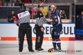 Ryan Button (EHC Red Bull Muenchen) kann eine Strafe gegen sich nicht nachvollziehen in der Hauptrundenbegegnung der Deutschen Eishockey Liga zwischen dem EHC Red Bull München und der Düsseldorfer EG am 14.10.2018.