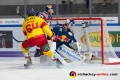 Braden Pimm (Duesseldorfer EG) vor dem Tor von Kevin Reich (Torwart, EHC Red Bull Muenchen) in der Hauptrundenbegegnung der Deutschen Eishockey Liga zwischen dem EHC Red Bull München und der Düsseldorfer EG am 14.10.2018.