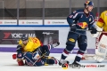 Hinter Matt Stajan (EHC Red Bull Muenchen) wird Jason Jaffray (EHC Red Bull Muenchen) von Kevin Marshall (Duesseldorfer EG) bearbeitet in der Hauptrundenbegegnung der Deutschen Eishockey Liga zwischen dem EHC Red Bull München und der Düsseldorfer EG am 14.10.2018.