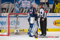 Danny aus den Birken (Torwart, EHC Red Bull Muenchen) im Gespräch mit Hauptschiedsrichter Stephan Bauer in der 1. Viertelfinalbegegnung in den Playoffs der Deutschen Eishockey Liga zwischen dem EHC Red Bull München und den Eisbären Berlin am 13.03.2019.