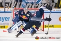 Danny aus den Birken (Torwart, EHC Red Bull Muenchen) und Keith Aulie (EHC Red Bull Muenchen) in der Hauptrundenbegegnung der Deutschen Eishockey Liga zwischen dem EHC Red Bull München und den Adler Mannheim am 09.12.2018.