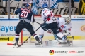 Tobias Eder (EHC Red Bull Muenchen) scheitert gegen Thomas Larkin (Adler Mannheim) und Dennis Endras (Torwart, Adler Mannheim) in der Hauptrundenbegegnung der Deutschen Eishockey Liga zwischen dem EHC Red Bull München und den Adler Mannheim am 09.12.2018.