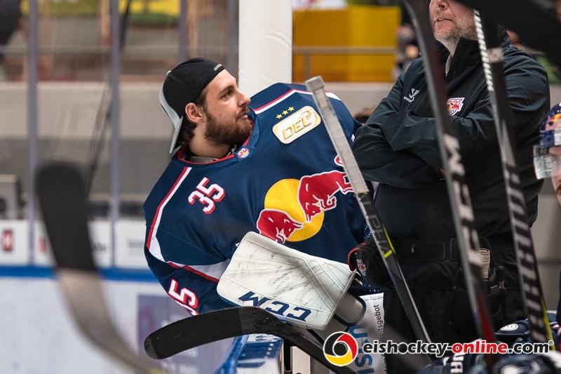 Backup-Goalie Kevin Reich (Torwart, EHC Red Bull Muenchen) in der Hauptrundenbegegnung der Deutschen Eishockey Liga zwischen dem EHC Red Bull München und den Eisbären Berlin am 01.11.2018.