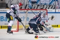 James Sheppard (Eisbaeren Berlin) und Kevin Poulin (Torwart, Eisbaeren Berlin) verteidigen gegen Patrick Hager (EHC Red Bull Muenchen) in der Hauptrundenbegegnung der Deutschen Eishockey Liga zwischen dem EHC Red Bull München und den Eisbären Berlin am 01.11.2018.