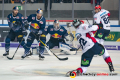 Daryl Boyle (EHC Red Bull Muenchen) und Yasin Ehliz (EHC Red Bull Muenchen) sowie James Sheppard (Eisbaeren Berlin) beobachten einen Schussversuch von Marcel Noebels (Eisbaeren Berlin) gegen Kevin Reich (Torwart, EHC Red Bull Muenchen) in der Hauptrundenbegegnung der Deutschen Eishockey Liga zwischen dem EHC Red Bull München und den Eisbären Berlin am 22.09.2019.