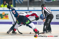 Bully zwischen Mark Voakes (EHC Red Bull Muenchen) und James Sheppard (Eisbaeren Berlin) in der Hauptrundenbegegnung der Deutschen Eishockey Liga zwischen dem EHC Red Bull München und den Eisbären Berlin am 22.09.2019.