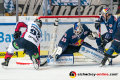 Leonhard Pfoederl (Eisbaeren Berlin) verkürzt zum 2:1 gegen Kevin Reich (Torwart, EHC Red Bull Muenchen) in der Hauptrundenbegegnung der Deutschen Eishockey Liga zwischen dem EHC Red Bull München und den Eisbären Berlin am 22.09.2019.