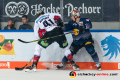 Kampf um den Puck zwischen Louis-Marc Aubry (Eisbaeren Berlin) und Blake Parlett (EHC Red Bull Muenchen) in der Hauptrundenbegegnung der Deutschen Eishockey Liga zwischen dem EHC Red Bull München und den Eisbären Berlin am 22.09.2019.