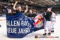 Konrad Abeltshauser (EHC Red Bull Muenchen) ins Banner eingeüllt nach der Hauptrundenbegegnung der Deutschen Eishockey Liga zwischen dem EHC Red Bull München und den Eisbären Berlin am 28.12.2018.