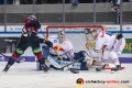 Louis-Marc Aubry (Eisbaeren Berlin) scheitert an Danny aus den Birken (Torwart, EHC Red Bull Muenchen) und Mark Voakes (EHC Red Bull Muenchen) in der Hauptrundenbegegnung der Deutschen Eishockey Liga zwischen dem EHC Red Bull München und den Eisbären Berlin am 28.12.2018.