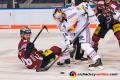 Florian Busch (Eisbaeren Berlin) und Justin Shugg (EHC Red Bull Muenchen) in der Hauptrundenbegegnung der Deutschen Eishockey Liga zwischen dem EHC Red Bull München und den Eisbären Berlin am 28.12.2018.