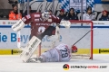 John Mitchell (EHC Red Bull Muenchen) bei seinem Penalty-Fehlversuch gegen Kevin Poulin (Torwart, Eisbaeren Berlin) in der Hauptrundenbegegnung der Deutschen Eishockey Liga zwischen dem EHC Red Bull München und den Eisbären Berlin am 28.12.2018.