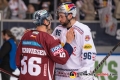 Martin Buchwieser (Eisbaeren Berlin) und Andreas Eder (EHC Red Bull Muenchen) beim Shakehands nach der Hauptrundenbegegnung der Deutschen Eishockey Liga zwischen dem EHC Red Bull München und den Eisbären Berlin am 28.12.2018.