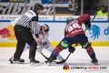 Mark Voakes (EHC Red Bull Muenchen) beim Bully mit James Sheppard (Eisbaeren Berlin) in der Hauptrundenbegegnung der Deutschen Eishockey Liga zwischen dem EHC Red Bull München und den Eisbären Berlin am 28.12.2018.