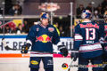 Zum Warmup trugen Michi Wolf zu Ehren alle Spieler ein Trikot mit dessen Namen und Nummer in der Hauptrundenbegegnung der Deutschen Eishockey Liga zwischen dem EHC Red Bull München und den Fischtown Pinguins Bremerhaven am 03.03.2019.