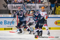 Tomas Poepperle (Torwart, Fischtown Pinguins Bremerhaven) und Kevin Lavallee (Fischtown Pinguins Bremerhaven) verteidigen gegen John Mitchell (EHC Red Bull Muenchen) und Trevor Parkes (EHC Red Bull Muenchen) in der Hauptrundenbegegnung der Deutschen Eishockey Liga zwischen dem EHC Red Bull München und den Fischtown Pinguins Bremerhaven am 03.03.2019.