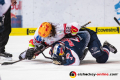 Chad Nehring (Fischtown Pinguins Bremerhaven) gegen Mark Voakes (EHC Red Bull Muenchen) in der Hauptrundenbegegnung der Deutschen Eishockey Liga zwischen dem EHC Red Bull München und den Fischtown Pinguins Bremerhaven am 03.03.2019.